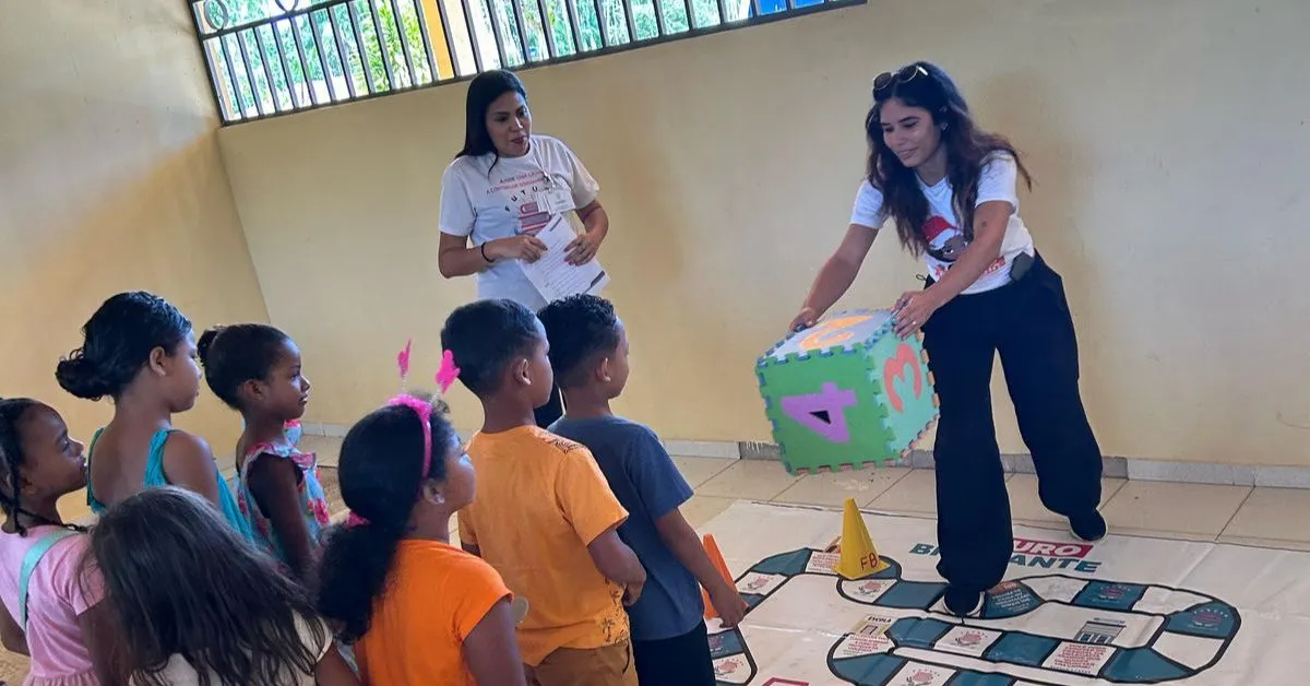 Profissionais, voluntários e estudantes realizaram as ações