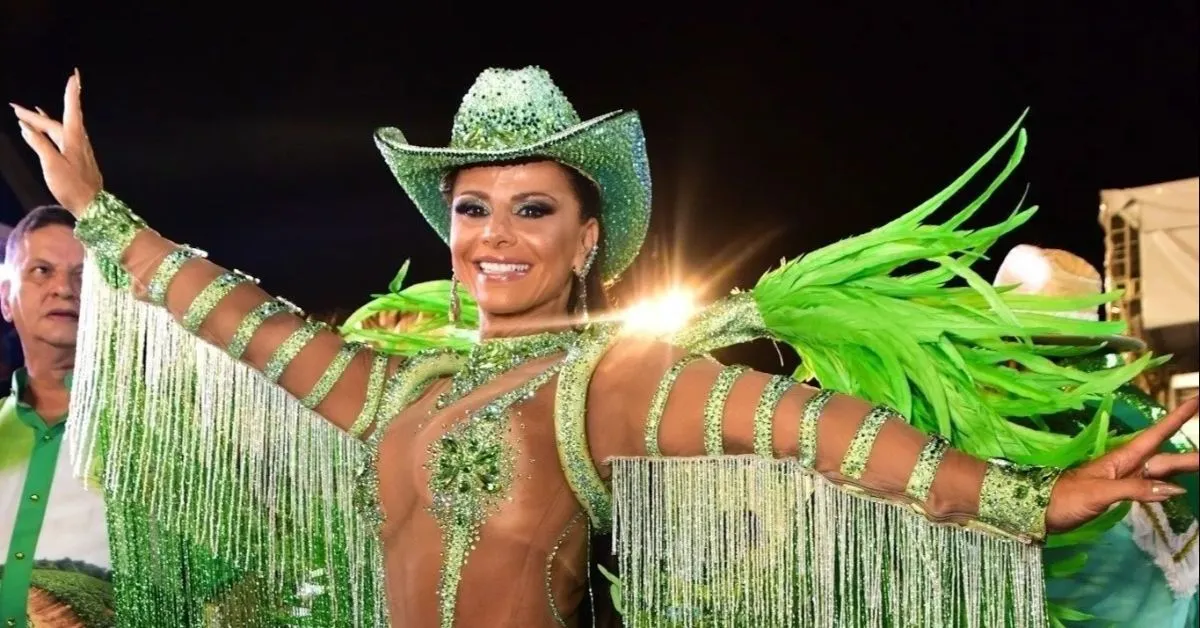 Viviane Araújo é rainha de bateria de escolas de samba do Rio de Janeiro e de São Paulo há 20 anos.