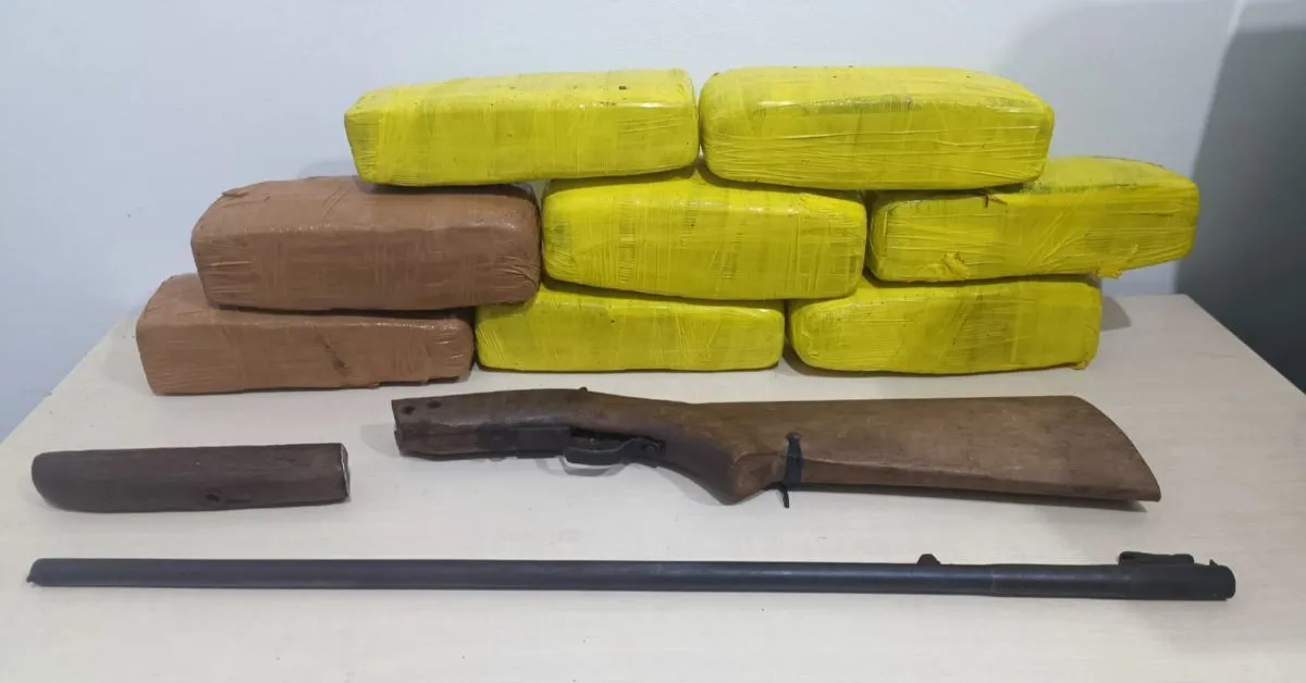 A Polícia Militar apreendeu 8kg de drogas e uma arma de fogo durante a "Operação Bloqueio".