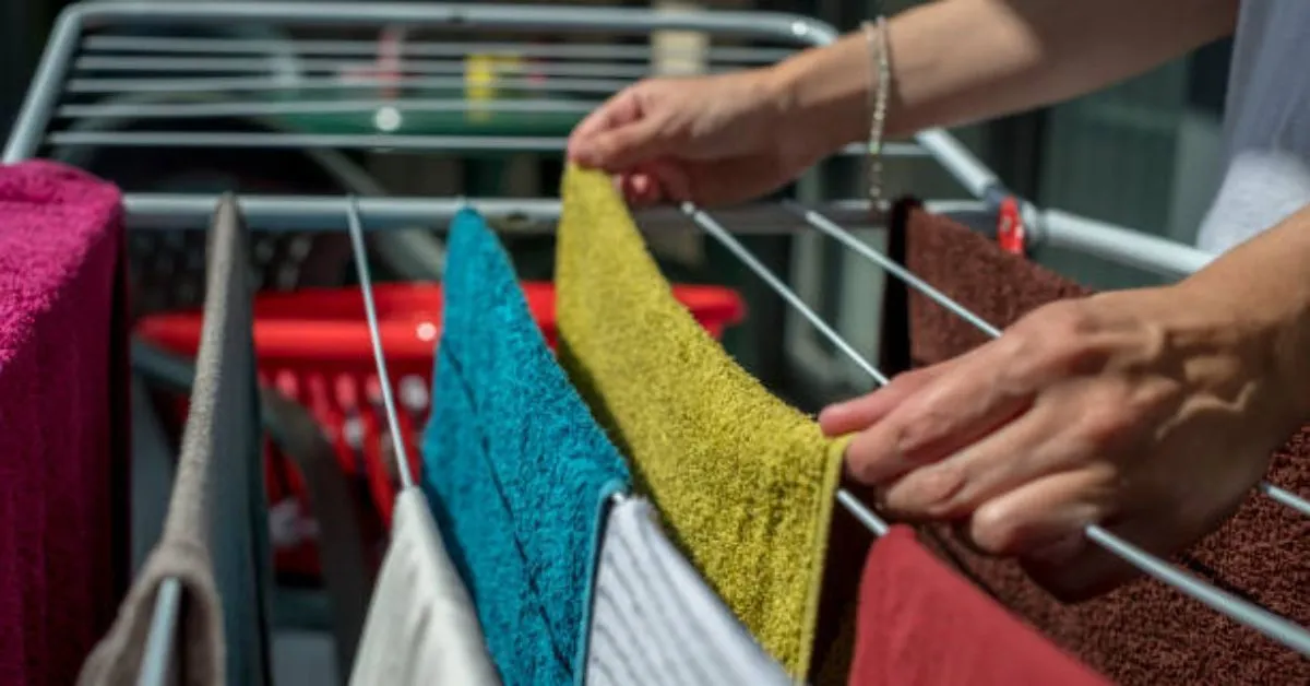 Com chuva, o jeito é inventar novas formas para secar roupa