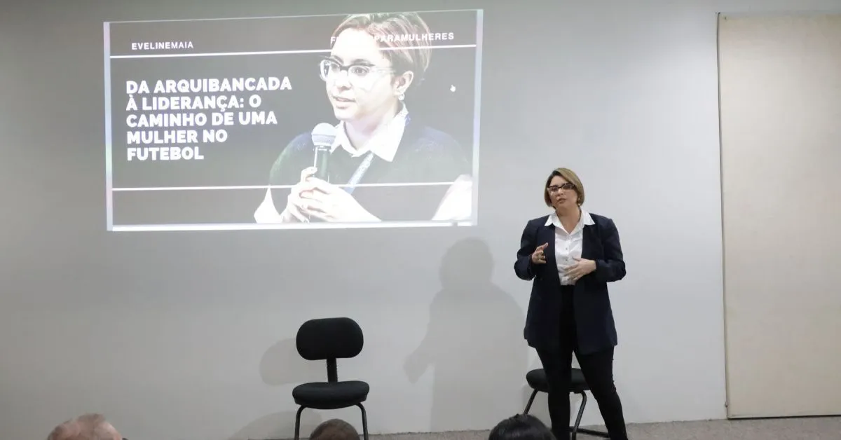 Eveline Maia destacou a importância do tema para a valorização do futebol feminino.