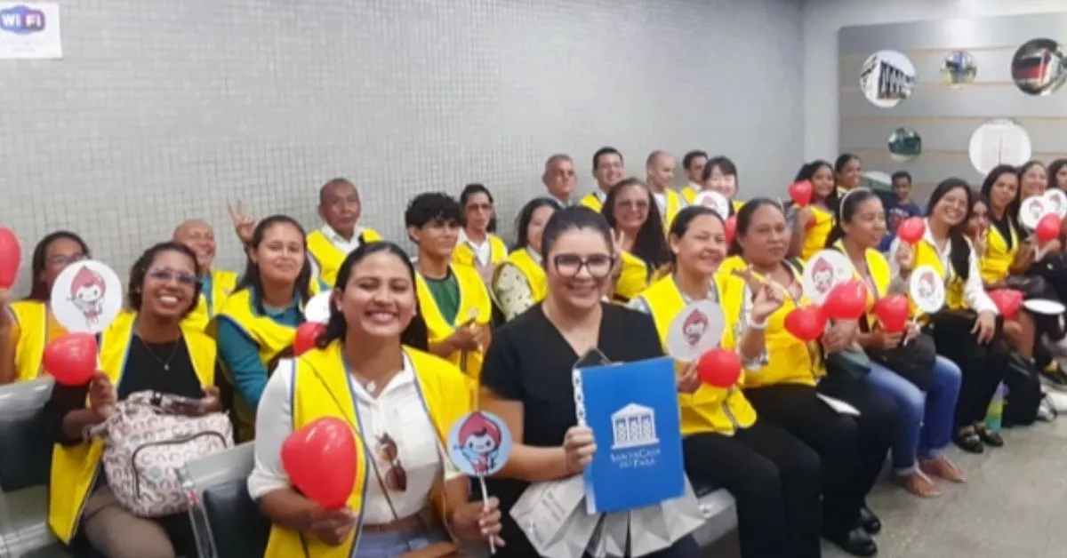 Fiéis se reúnem para doar sangue no Hemopa.