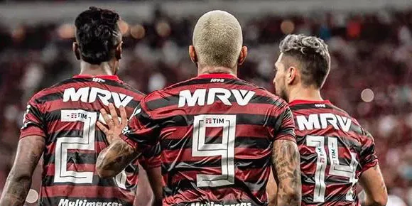 O novo Manto Sagrado teve a data de estreia adiada pela diretoria do Flamengo,