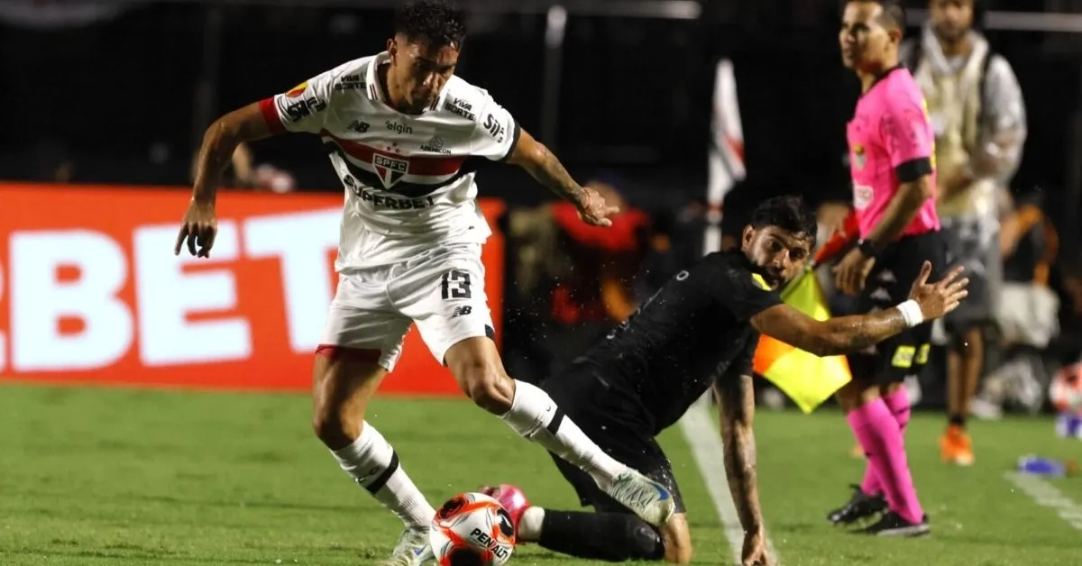 Os gols do São Paulo foram marcados por Lucas, duas vezes, e Oscar.