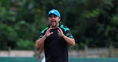 Técnico bicolor busca ajustar a equipe, e uma vitória no clássico pode ser fundamental para conquistar o apoio da Fiel.