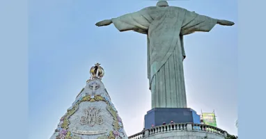 Visita da imagem peregrina (no alto) faz parte da programação da exposição “Caminhos para Belém - o amor que flui como água”, que abriu ontem no Rio de Janeiro