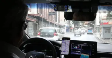 Aplicativos como o Uber são amplamente utilizados e podem impactar o orçamento mensal das famílias.