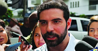 Serviços de poda e retirada de árvores iniciaram no último sábado (8), com a presença do prefeito Igor Normando.