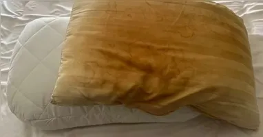 Travesseiro amarelado? Dica simples e infalível deixa ele com aparência de novo.