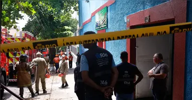 Fábrica de fantasias de Carnaval no Rio de Janeiro pega fogo.