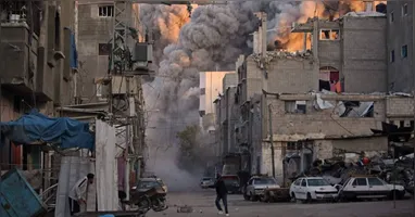 Milhares de palestinos deslocados pelo conflito, carregando tendas, roupas e pertences pessoais em caminhões, carroças e a pé começaram a retornar para casa no domingo.