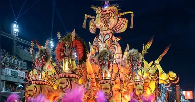 A novidade este ano é o aumento no tempo de apresentações das escolas de samba.