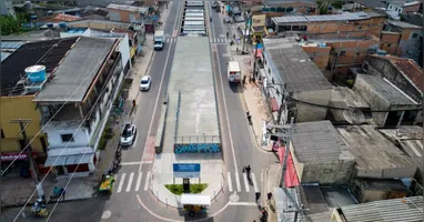 Do projeto constaram serviços de retificação do canal, asfaltamento, rede de abastecimento de água, rede de esgoto sanitário, nova rede de drenagem pluvial, e ainda construção de duas passarelas, uma ponte, ciclofaixas e intervenções que melhoram a urbanização viária.