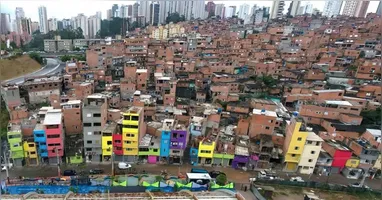 Se de um lado o mundo observa o crescimento no número de bilionários, a quantidade de pobres se concentra por todo o planeta