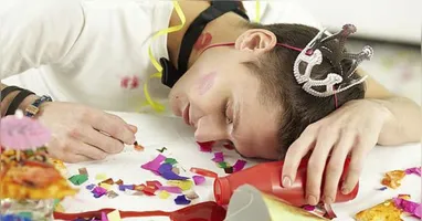 Os métodos de prevenção da ressaca são mais simples: muita água e uma alimentação balanceada antes do consumo.