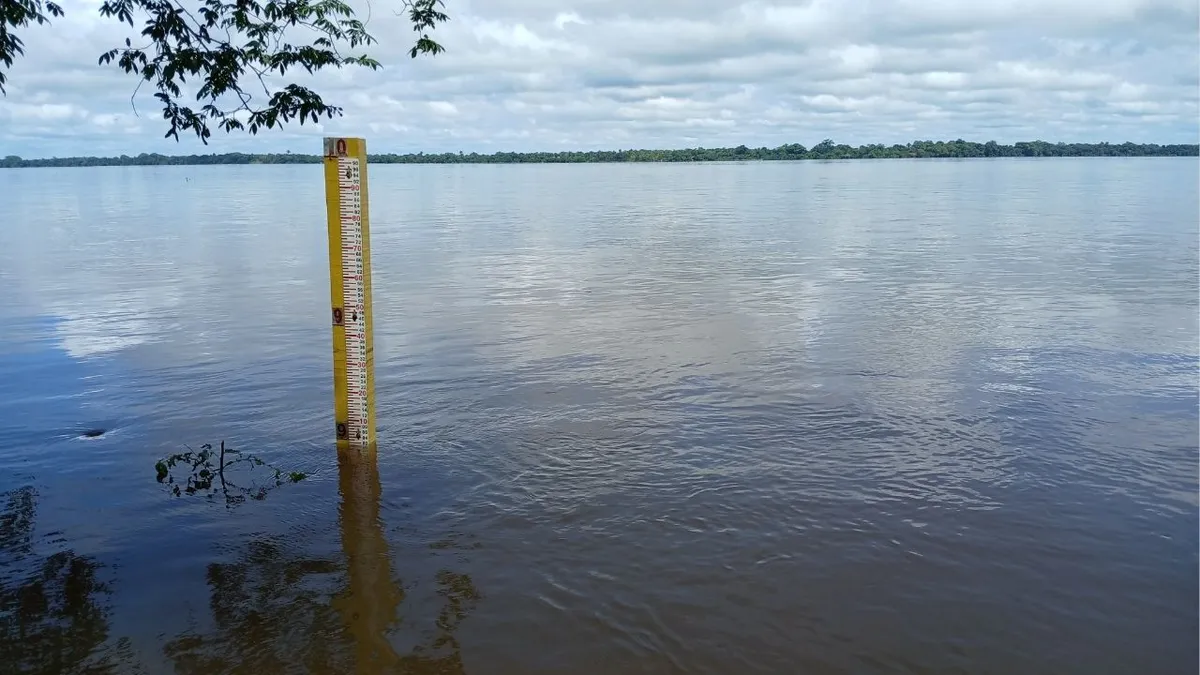 Imagem ilustrativa da notícia Redução de 30 cm no nível do rio traz alívio temporário