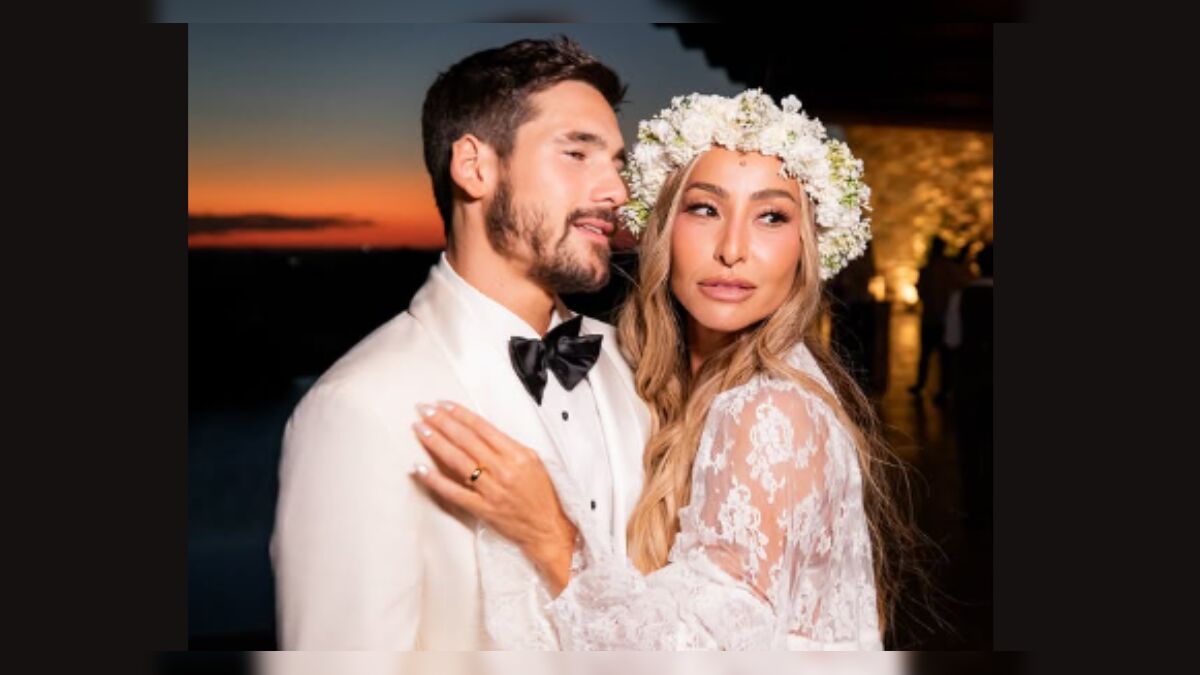 Nicolas posta fotos de casamento com Sabrina Sato; veja