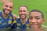 Robson Jr. (direita) é ajudado por Neymar