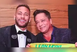 Por "curiosidade", o operador de teleatendimento entrou nas contas de diversas pessoas, inclusive de Neymar e de Leonardo. Ele foi demitido por justa causa.