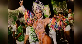 Imagem ilustrativa da notícia Viviane Araújo deixa bumbum à mostra em ensaio de Carnaval