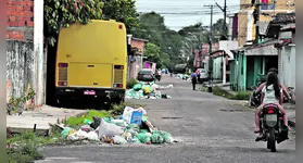 Cenário se mantém na cidade, com lixo e entulho espalhado e sem ação da prefeitura