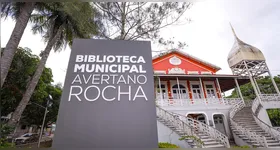 Fachada do Chalé Tavares Cardoso, que abriga a Biblioteca Municipal Avertano Rocha, na rua Siqueira Mendes, no distrito de Icoaraci.