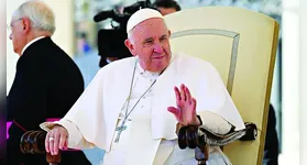 Papa Francisco foi internado devido a uma pneumonia bilateral