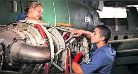 Na Força Aérea Brasileira, as vagas são para o Curso de Formação de Sargentos, com dez áreas de atuação