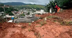 Houve ao menos mais três desabamentos de residências com vítimas em função das chuvas da cidade.