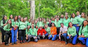 Lula visitou a Floresta Nacional do Carajás e tirou foto com os funcionários da companhia