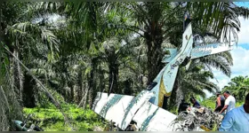 A droga que estava no avião foi apreendida pela Polícia Militar. A aeronave de pequeno porte ficou parcialmente destruída.