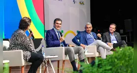 Helder em apresentação no Encontro de Novos Prefeitos