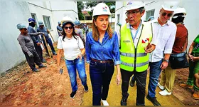 A vice-governadora acompanhou o andamento da construção de 25 blocos residenciais na Terra Firme (abaixo)