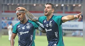 Vizeu (direita) marcou o quinto gol da goleada