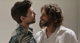 Iberê (Jaffar Bambirra) e Mavi (Chay Suede) em "Mania de Você".