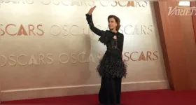 A atriz chegou no tapete vermelho da 97ª cerimônia do Oscar