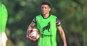 Atacante já trabalha com bola e deve estrear contra o Águia