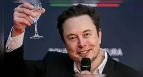 Homem se passou por Musk e enganou idosa