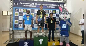 O atleta Arthur Estevão conquistou o lugar mais alto do pódio