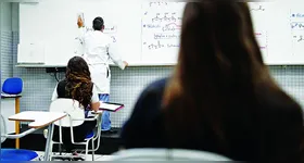 MEC disponibilizou 12 mil bolsas aos estudantes de licenciatura que se destacaram no Exame Nacional do Ensino Médio de 2024.