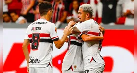 Jogadores do Tricolor comemoram os gols, mas não a vitória