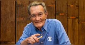 Léo Batista está com 92 anos.