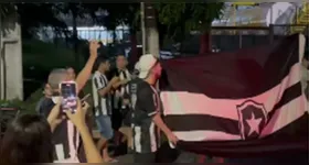 Torcedores saúdaram os jogadores do Botafogo