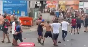 Membros de torcidas organizadas de Flamengo e Fluminense protagonizaram cenas de violência nas ruas próximas ao Maracanã.