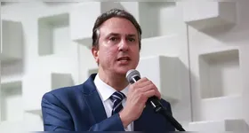 O ministro da Educação, Camilo Santana.