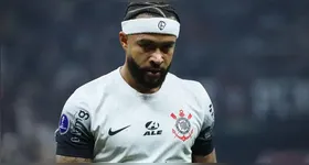 Situação ocorreu antes do atacante holandês assinar com o Corinthians.