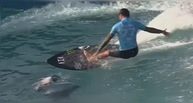 Filipinho se revoltou com fotógrafo no caminho de onda e acabou sendo eliminado da Liga Mundial de Surfe.