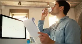 Pesquisa feita por plataforma de currículos online mostra dados sobre o calor no ambiente de trabalho.