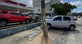 Moradores registraram imagens que mostram a estrutura precária do poste.