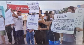 Funcionários do Hospital Anita Gerosa e moradores de Ananindeua protestam contra a falta de repasse de verba pela prefeitura e suspensão do atendimento do SUS.